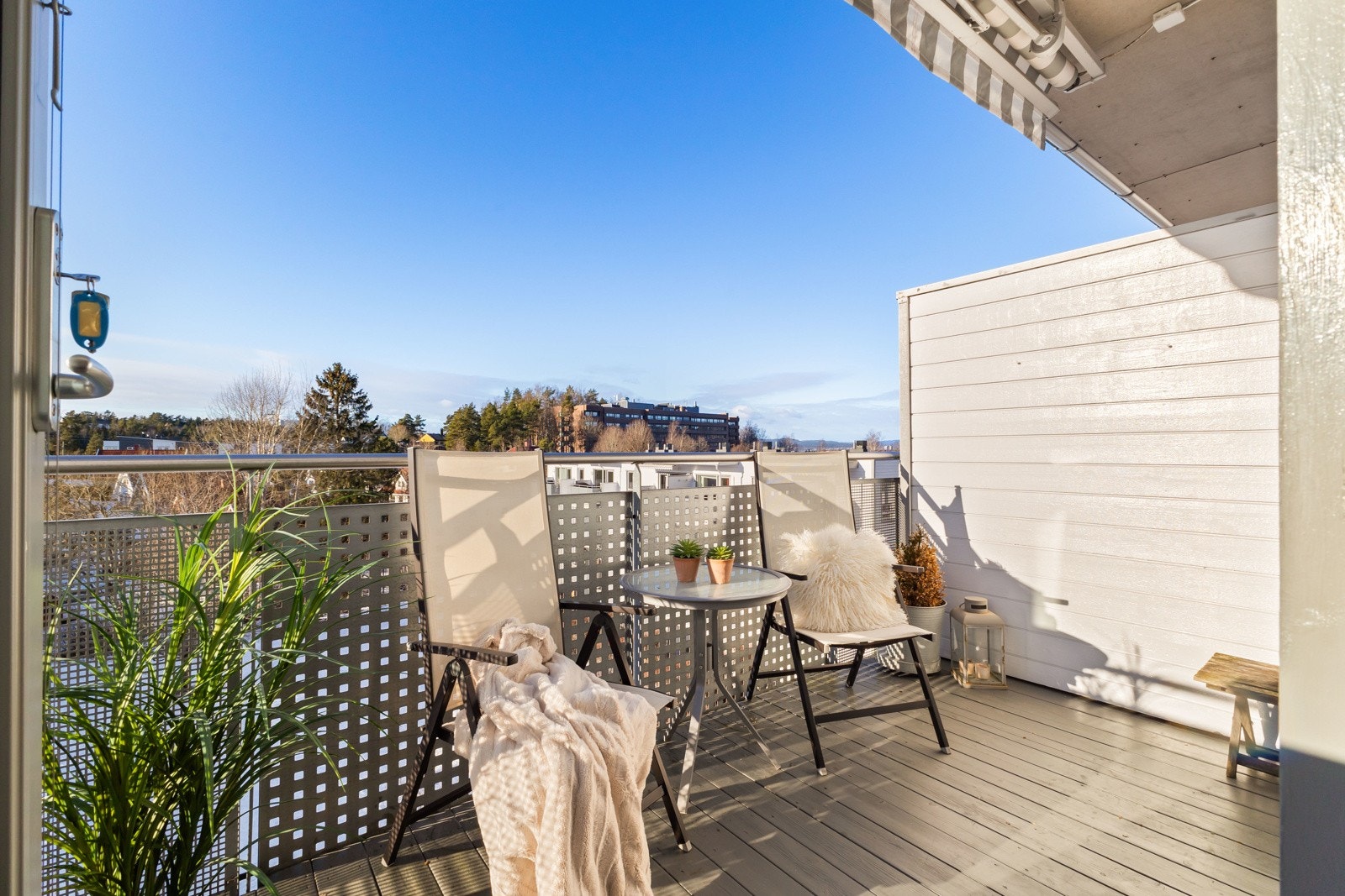 Solrik vestvendt balkong på 7 kvm med fint utsyn Galleribilde
