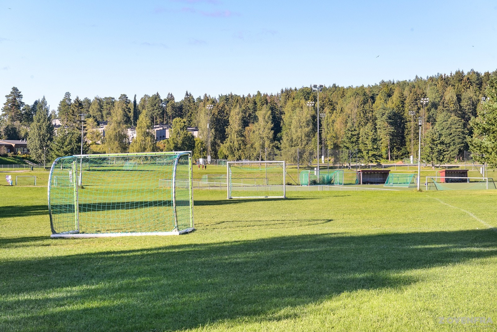 Rikelig med idrettstilbud i nærområdet. Rustad fotballfelt avbildet Galleribilde