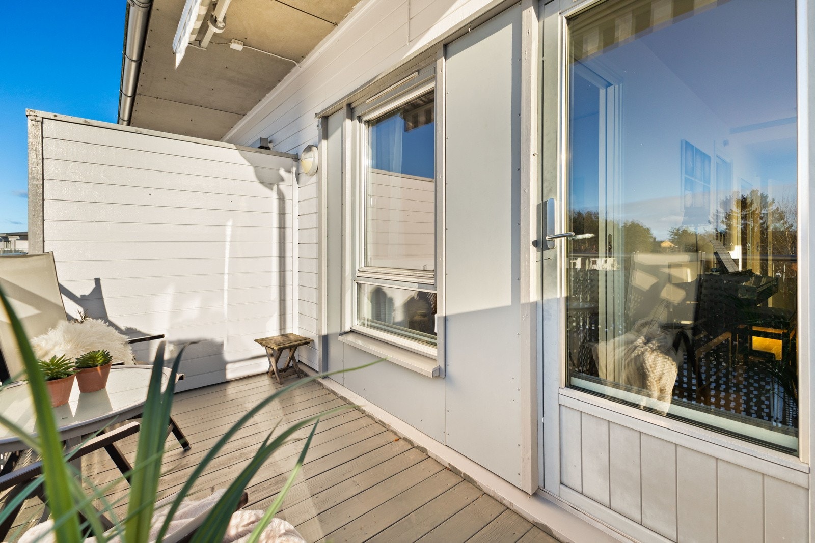 God plass til utemøblement og grill Galleribilde