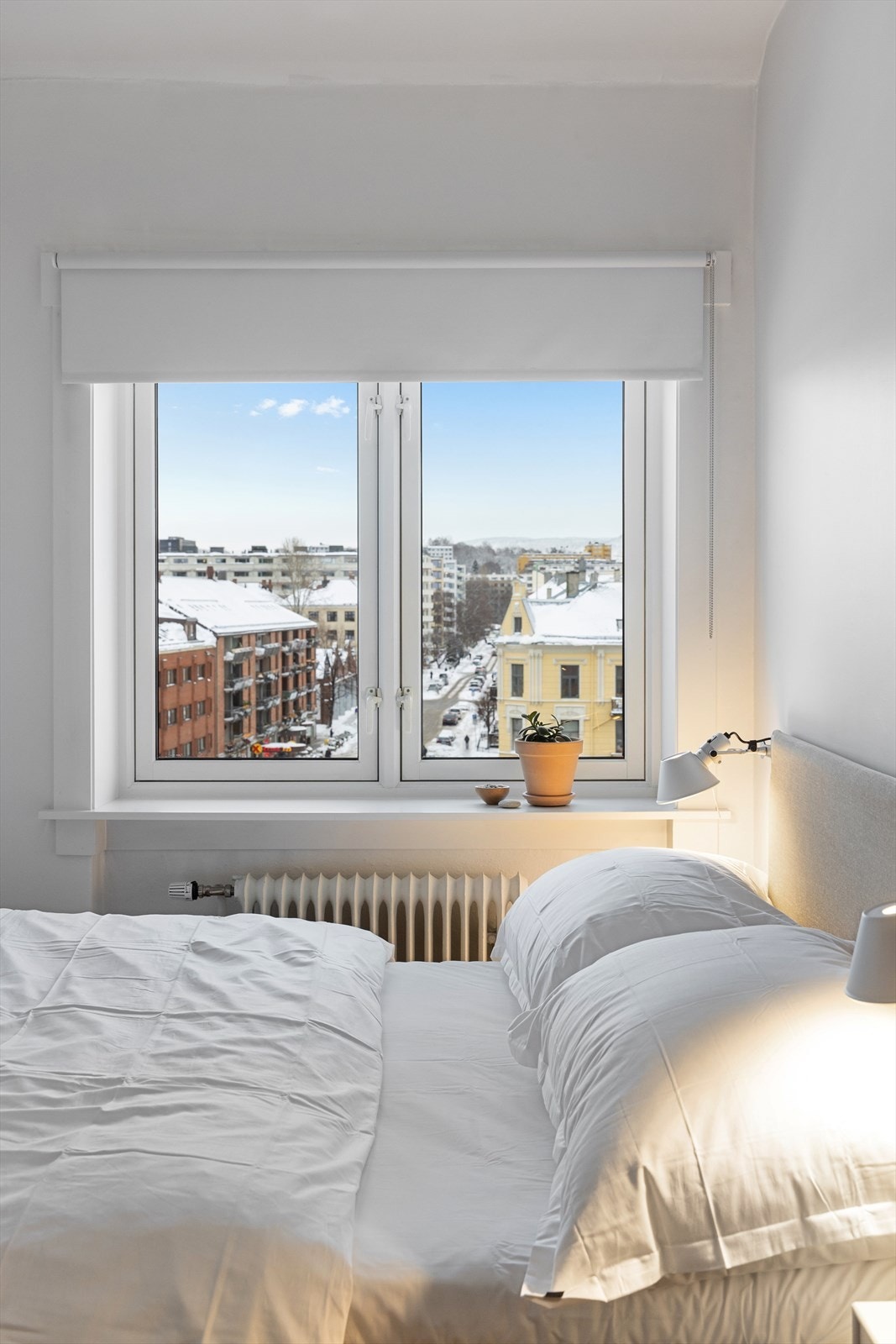 Store vindusflater sikrer godt med lys og luft. Galleribilde