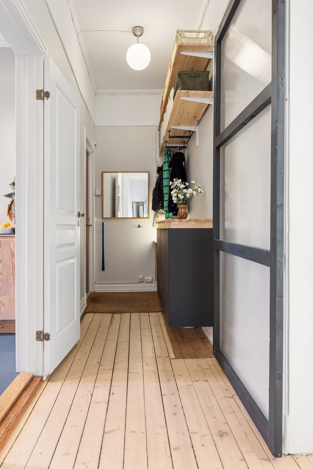 Entrè med plass til oppbevaring Galleribilde