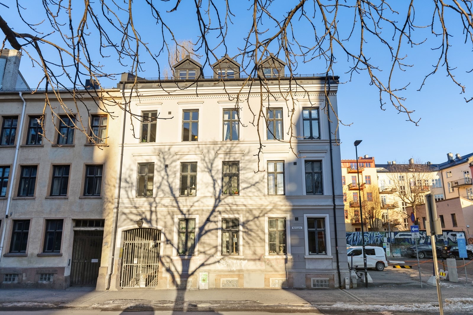 Nordbygata 50A ligger perfekt tilbaketrukket fra Grønlandsleiret Galleribilde