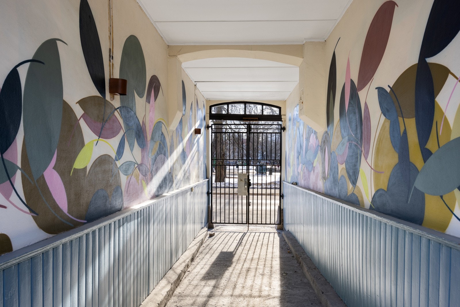 Hyggelig inngangsparti fra gaten Galleribilde