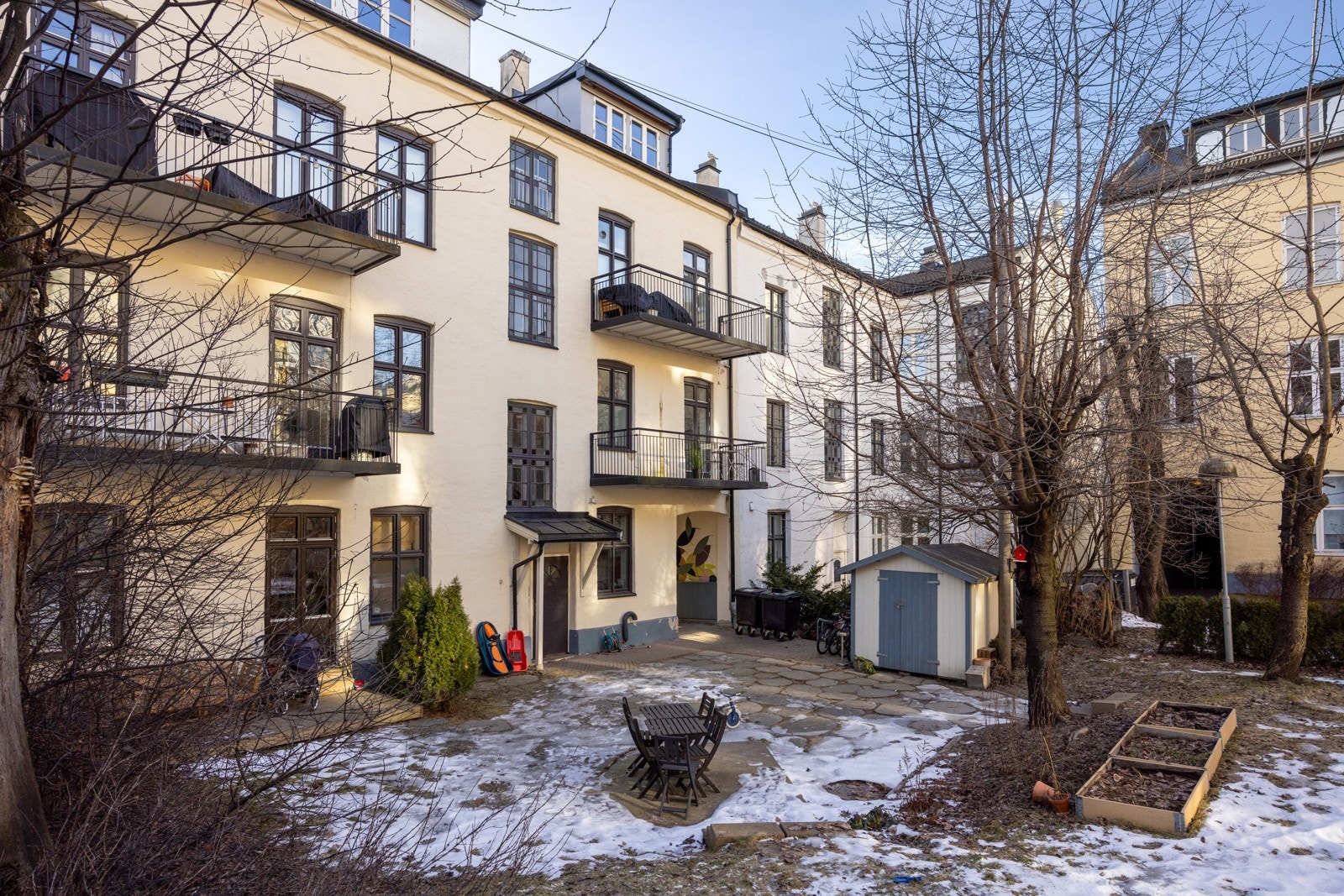 Pent opparbeidet felles bakgård Galleribilde