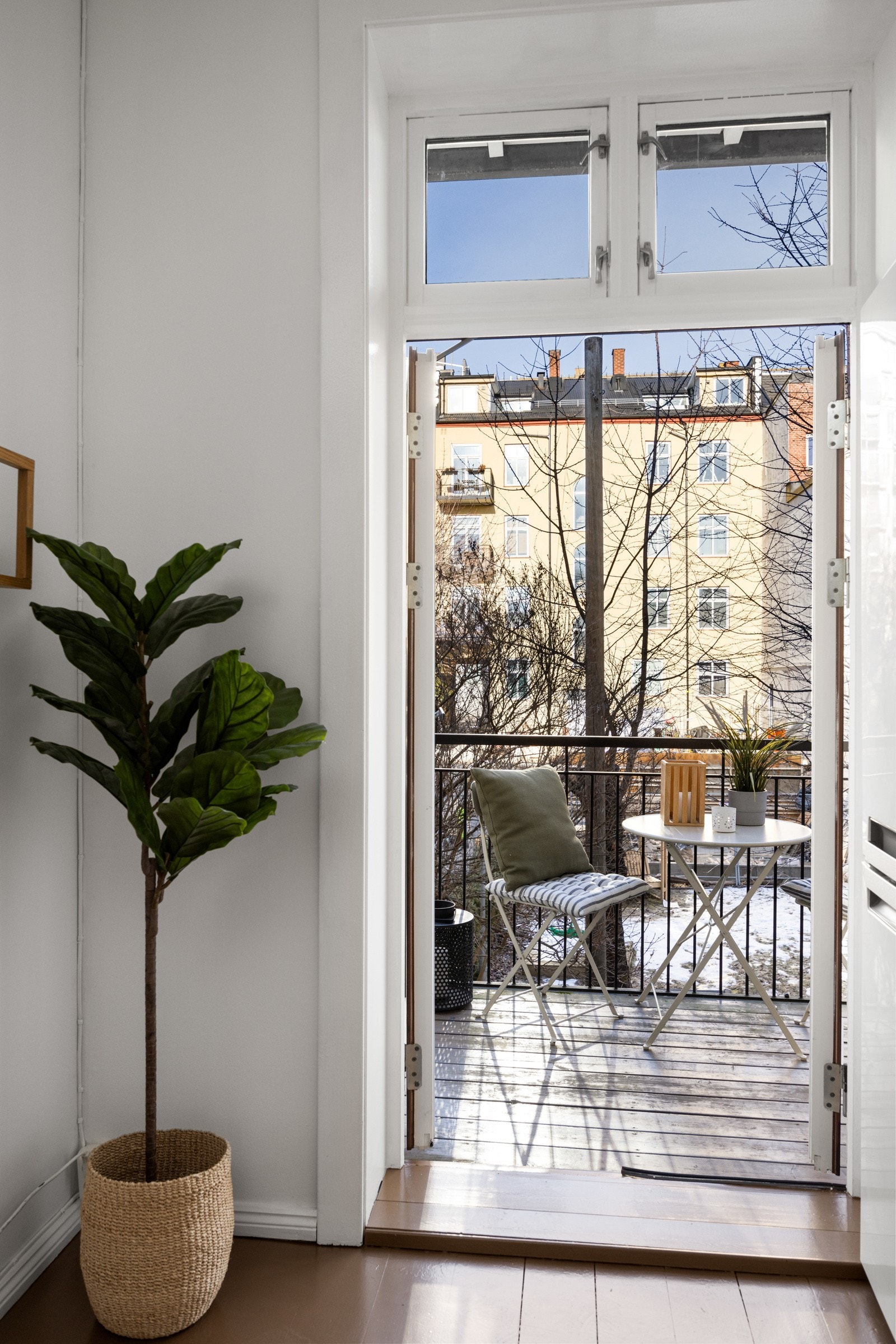 Utgang til balkong fra kjøkken Galleribilde