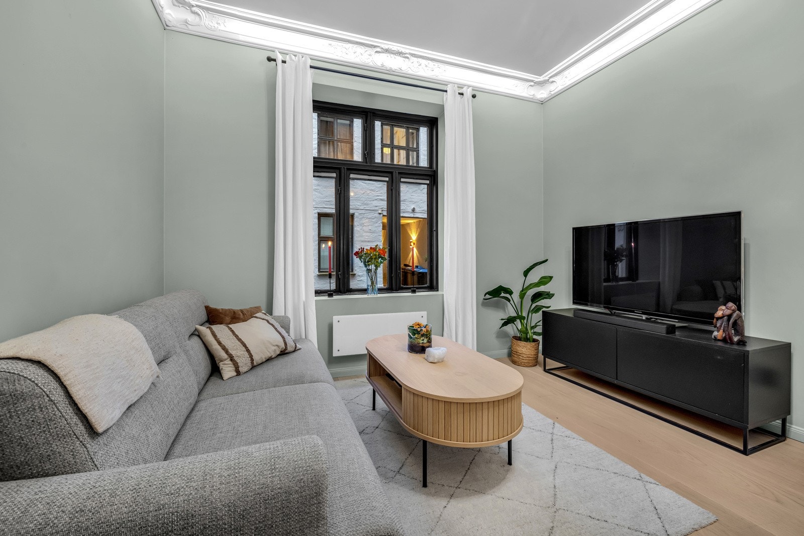 Dagslyset suppleres ypperlig av effektbelysning rundt hele himlingen Galleribilde