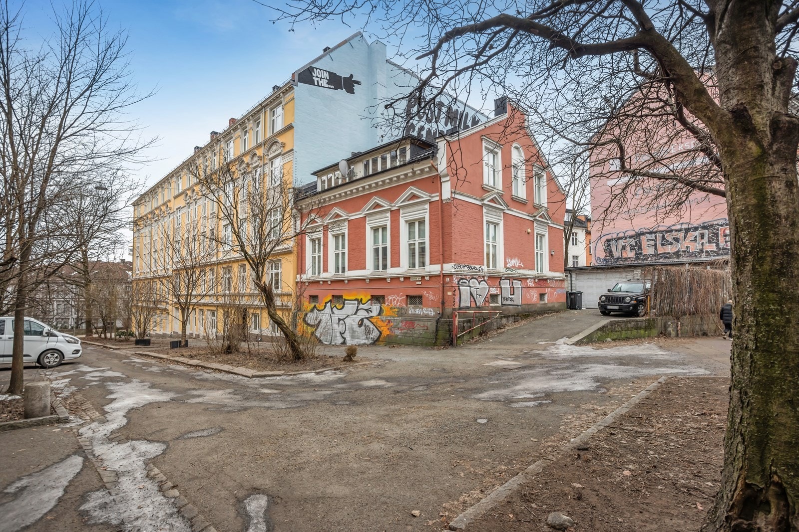 Boligen ligger i en klassisk bygård fra 1899 Galleribilde