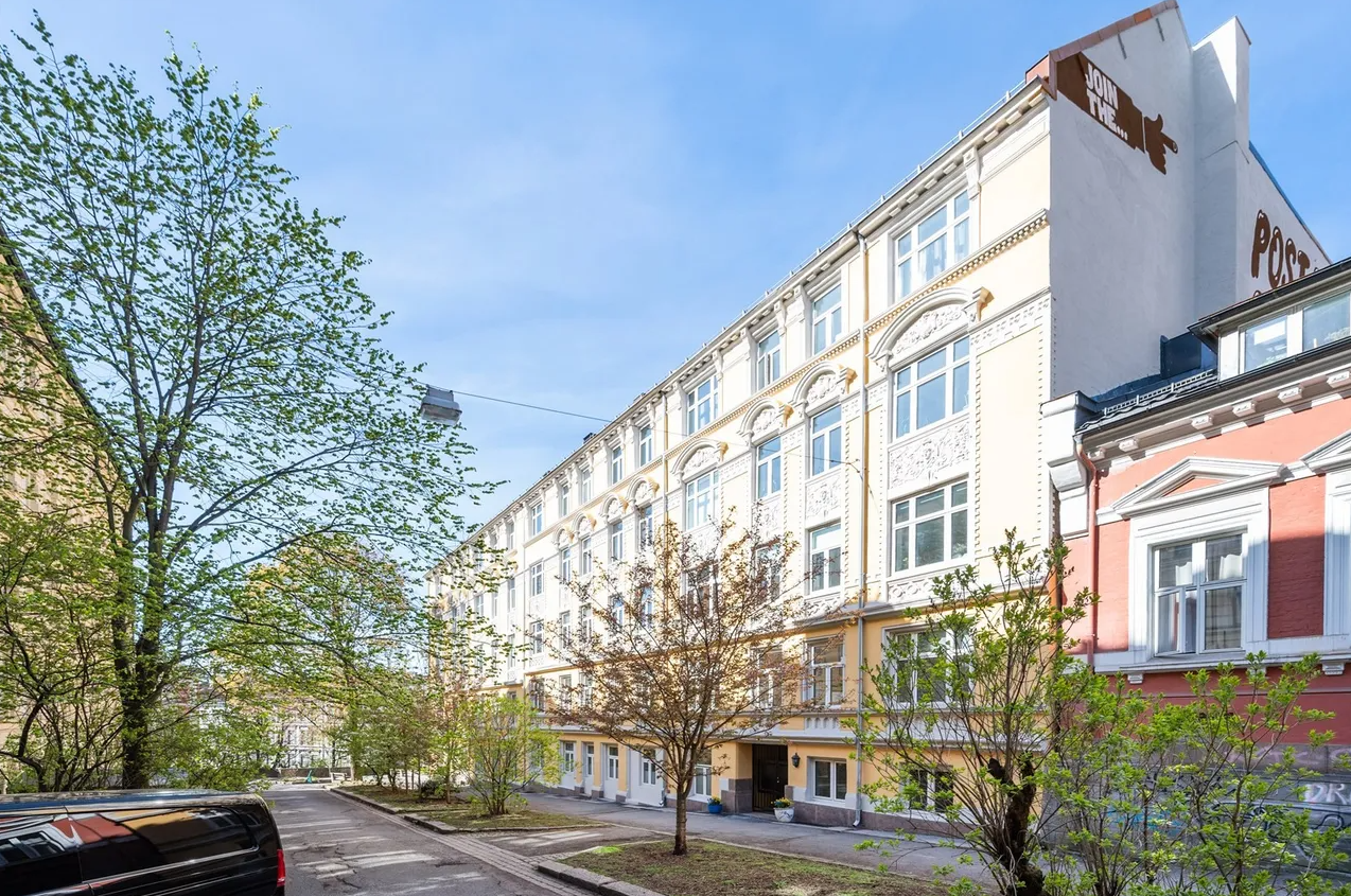 Fasadebilde tatt en herlig vårdag Galleribilde