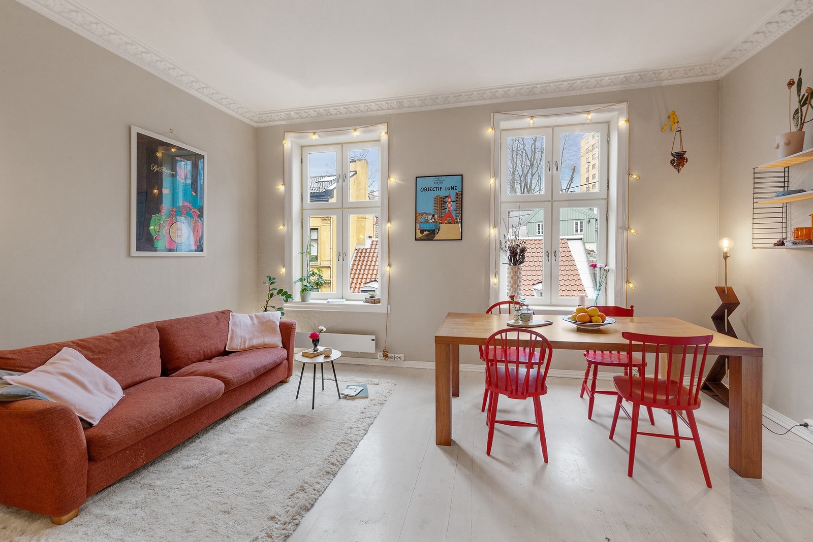 Stuen er holdt i lyse og delikate farger Galleribilde