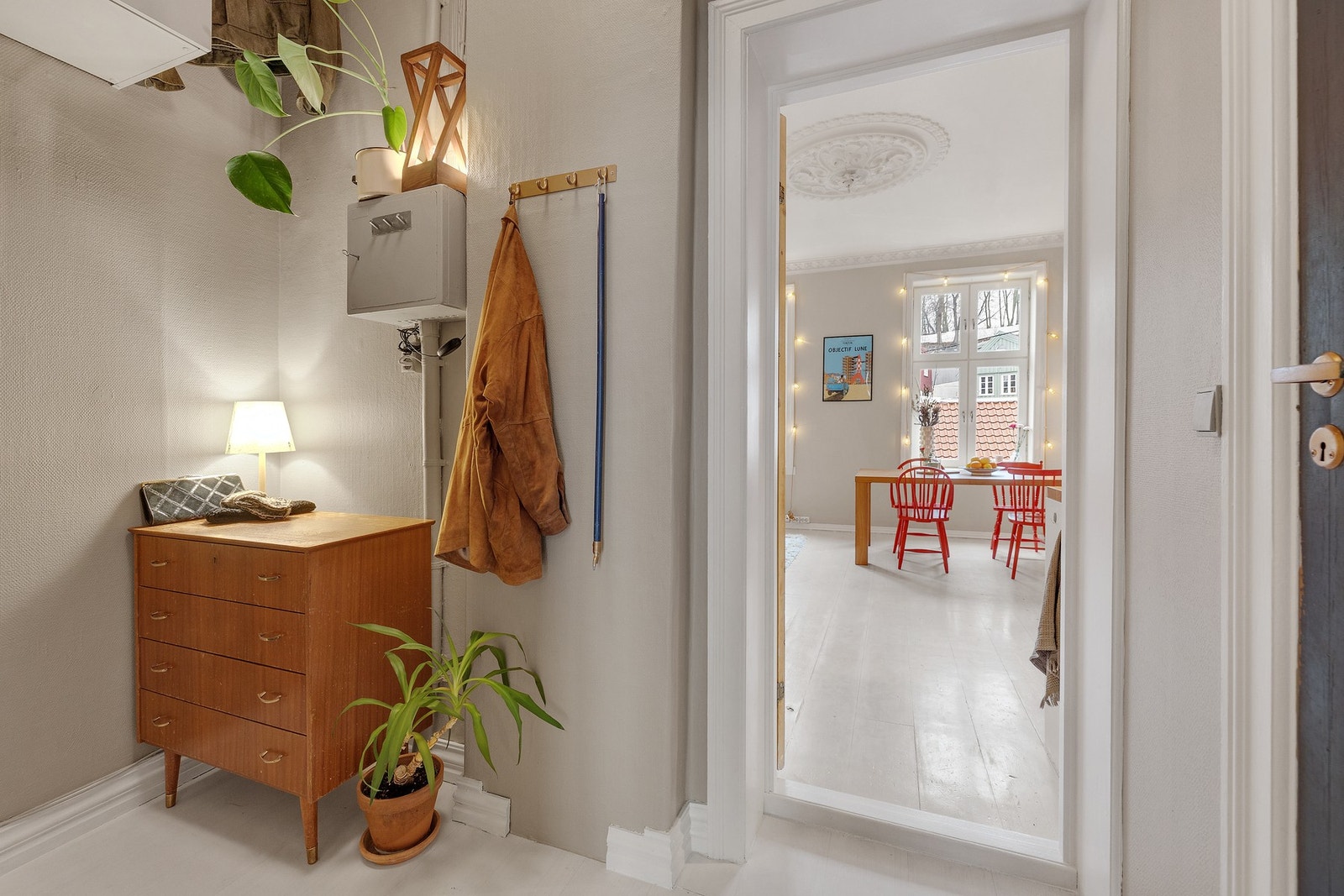 Entré med plass til ønsket oppbevaring Galleribilde