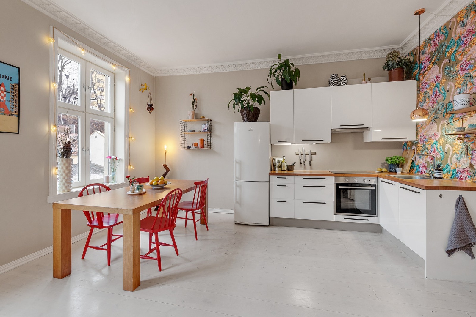 Innbydende og pen 3-roms leilighet med stilrene og klassiske detaljer Galleribilde