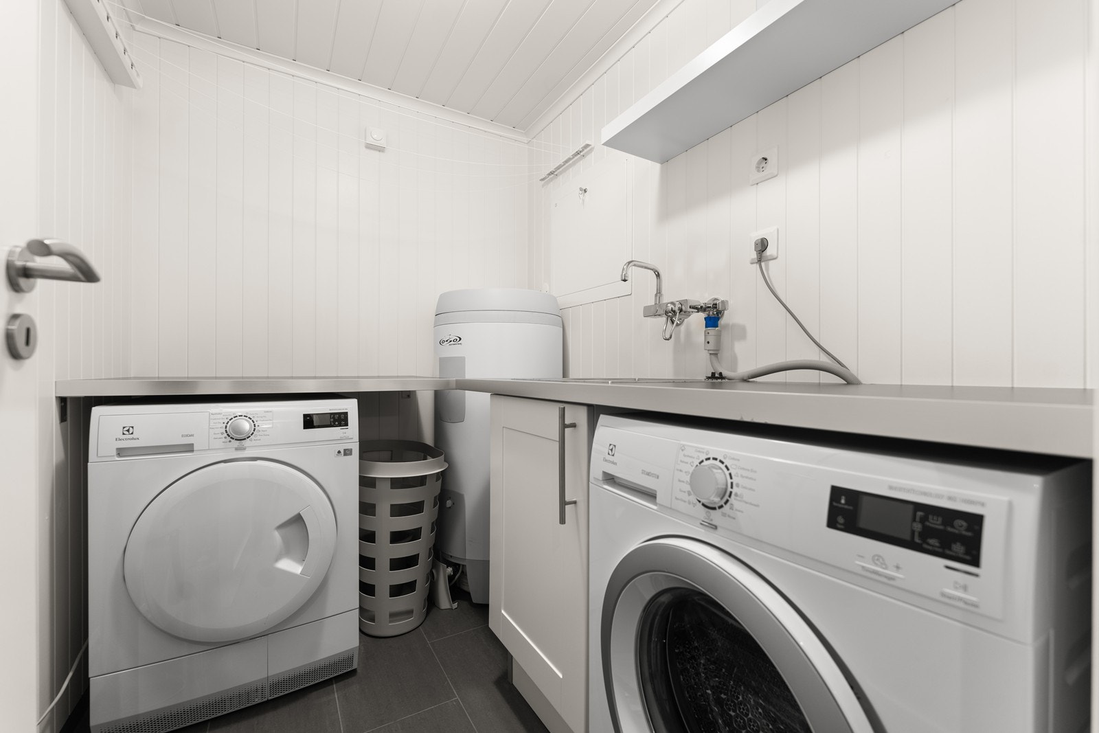 Vaskerommet i 1. etg med stor utslagsvask Galleribilde