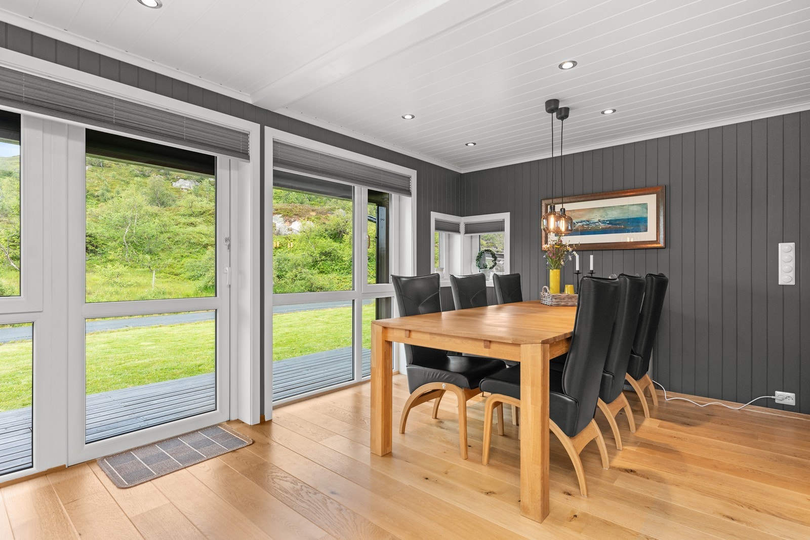 Tilgang til terrassen direkte fra kjøkkenet Galleribilde