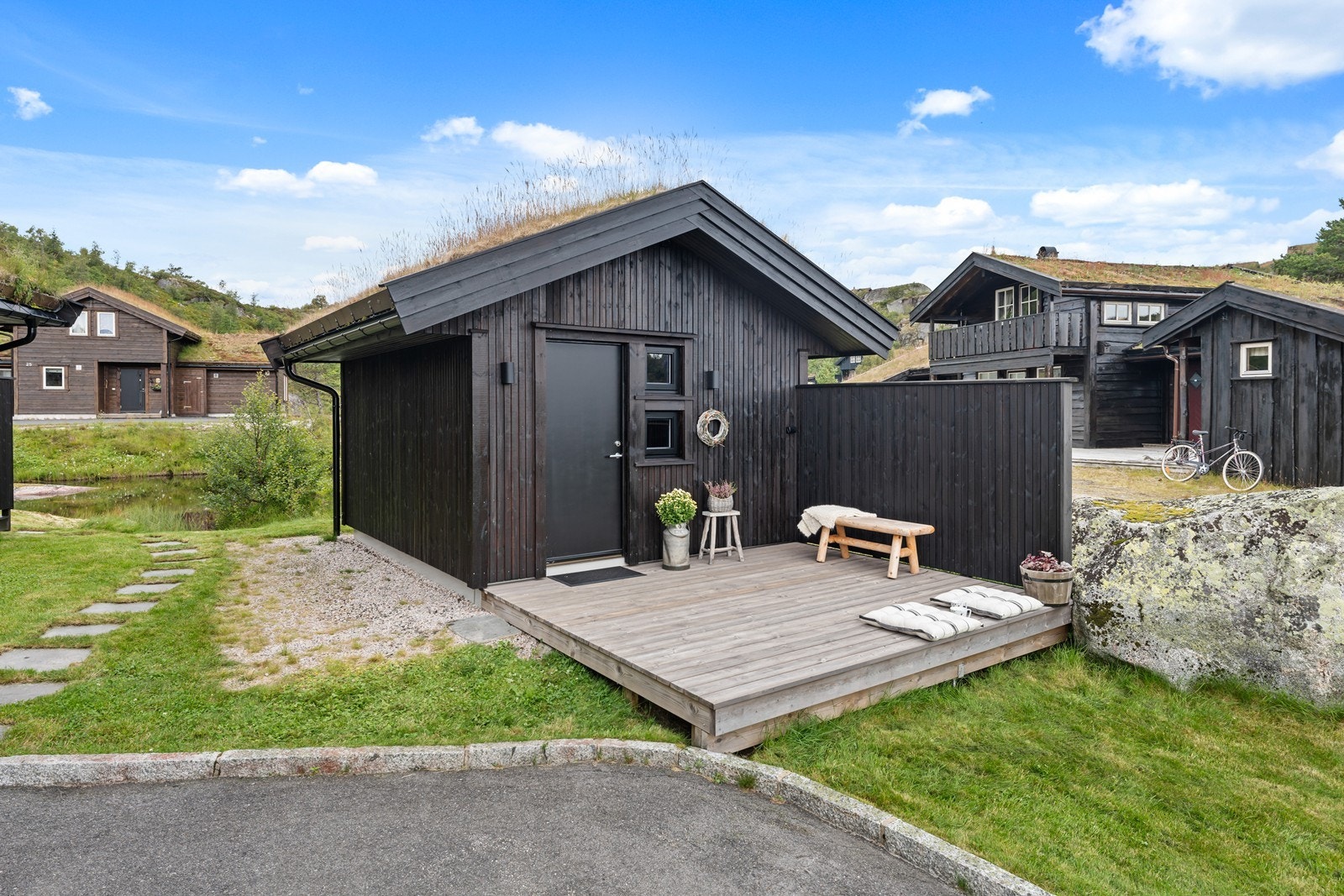 Stor, frittliggende og isolert bod Galleribilde