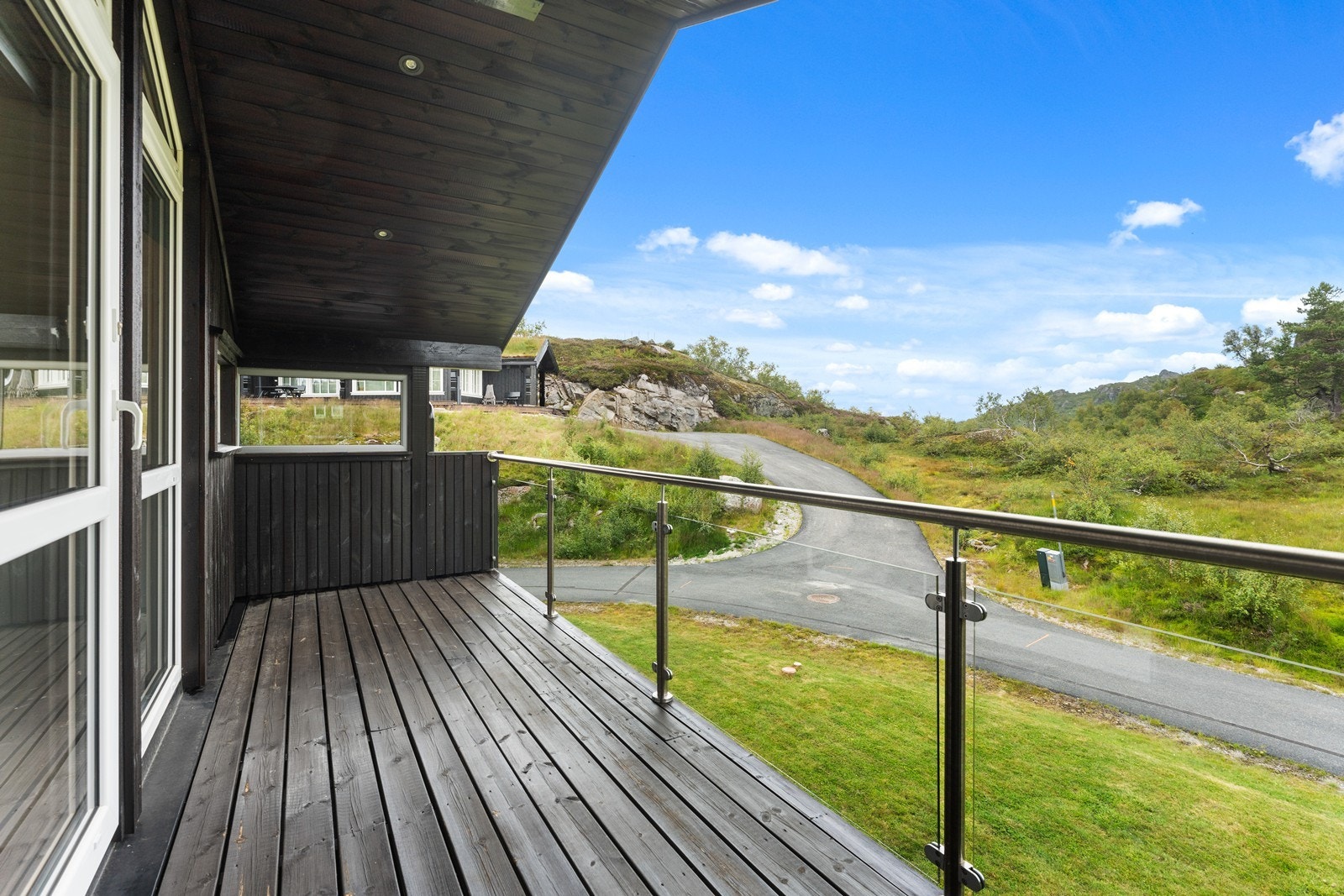 Flott utsikt fra balkongen utenfor loftsstuen Galleribilde