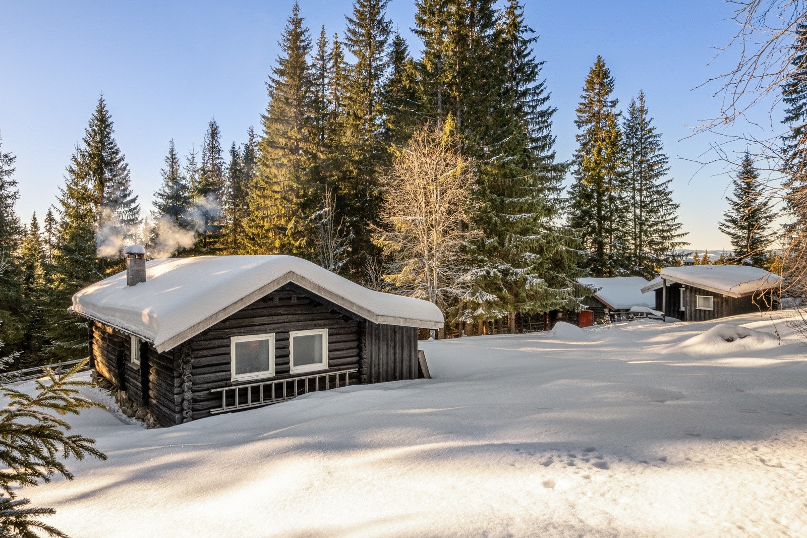 Her får du en sjarmerende hytte med tradisjonelt preg, som gir deg muligheten til å skape ditt eget fristed! Galleribilde