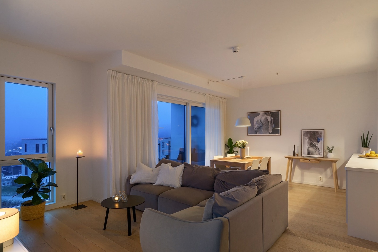 Eier opplyser om at det er gjort tilvalg på ca 200.000,- og har
perm med dokumentasjon på dette. Galleribilde