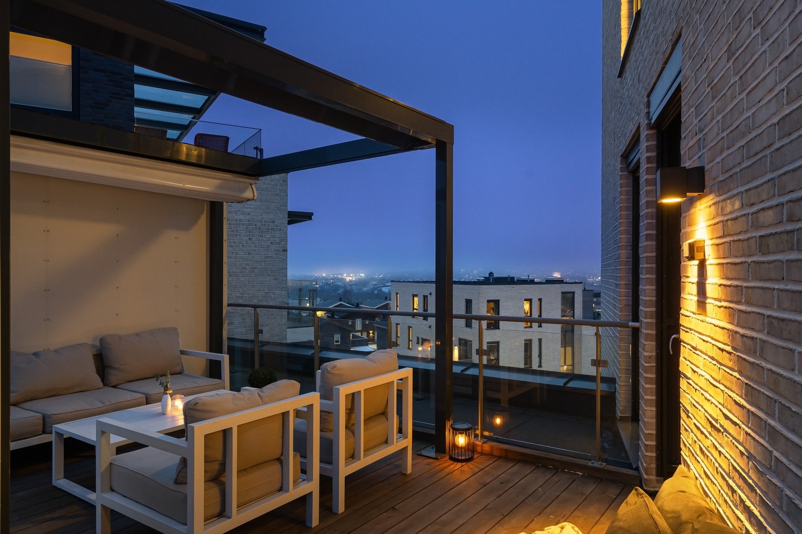 På takterrassen er det en pergola. Galleribilde