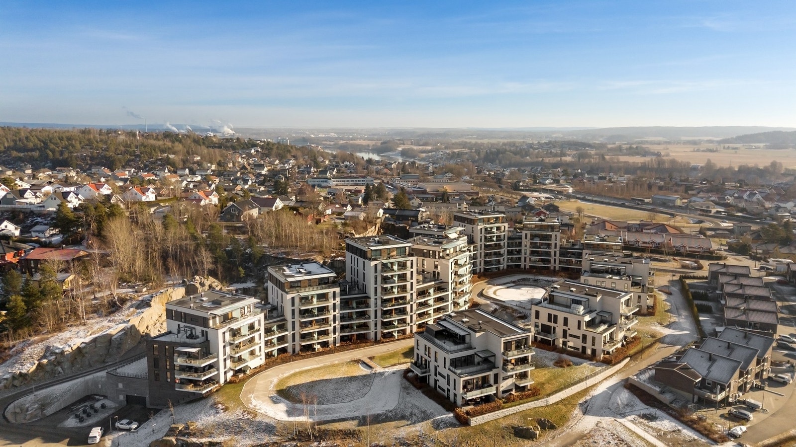 Det er ca. 5 km til Sarpsborg sentrum med alle byens fasiliteter og kun 2,8 km til Borg Storsenter. Galleribilde