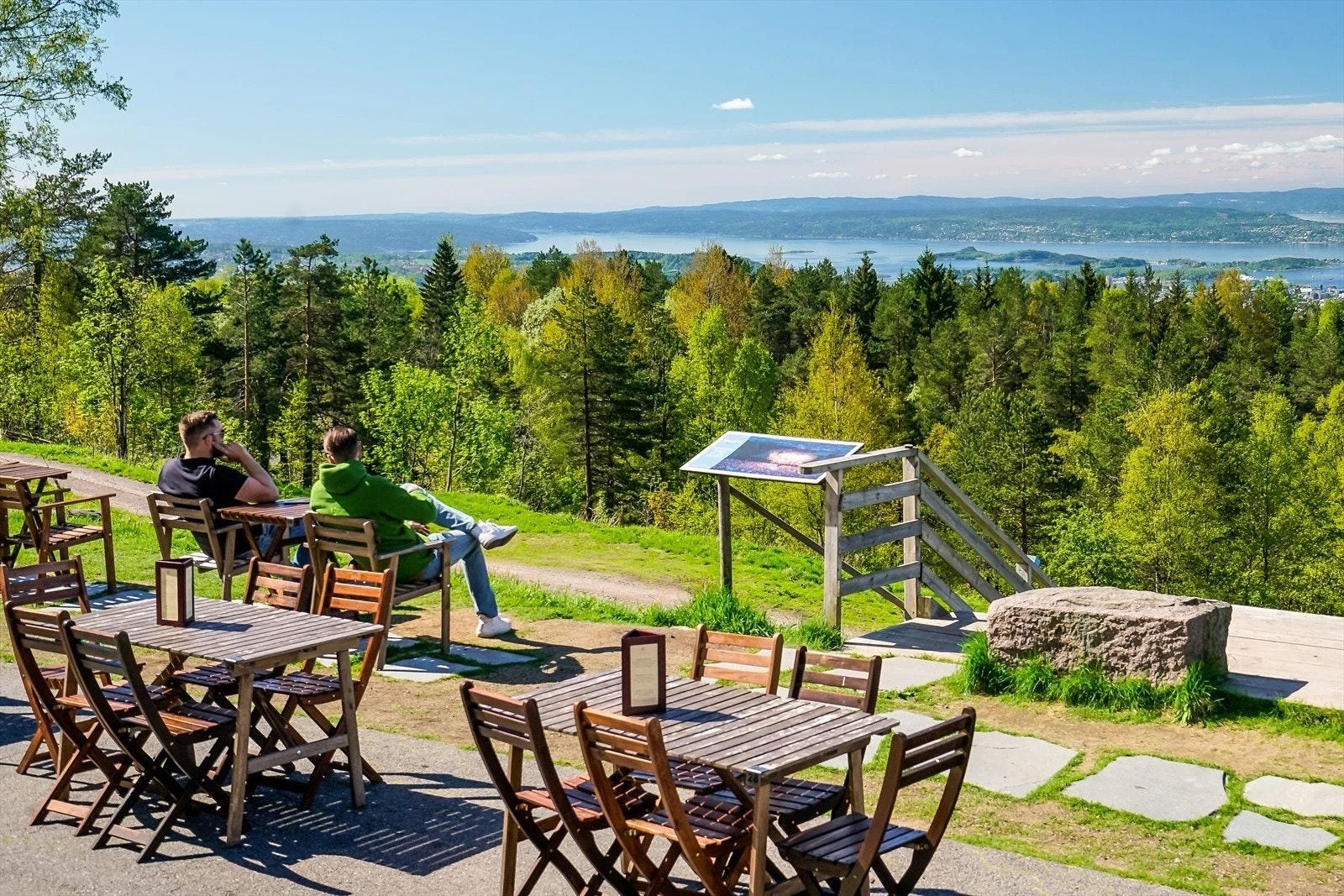 Det er flotte turmuligheter i området, til blant annet Brekkedalsvannet, Frysja, Maridalsvannet eller opp til Grefsenkollen med sin fantastiske utsikt. Galleribilde