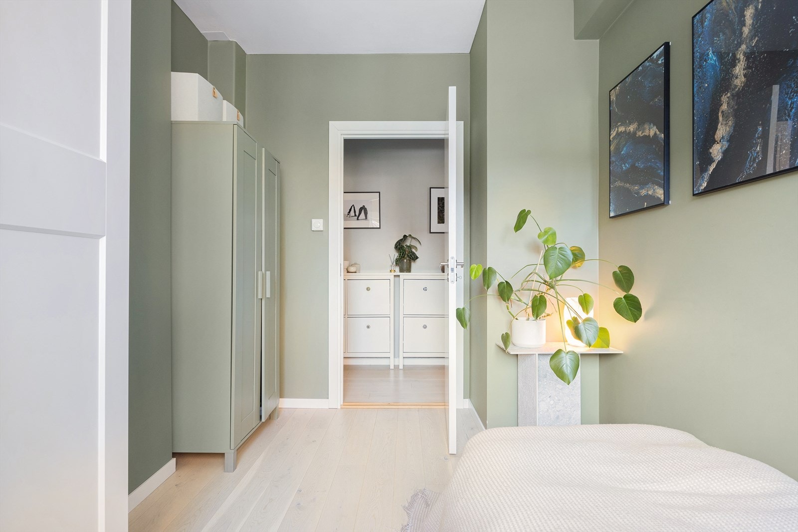 Det er et allsidig rom som passer perfekt som barnerom, gjesterom eller hjemmekontor, tilpasset dine behov. Galleribilde