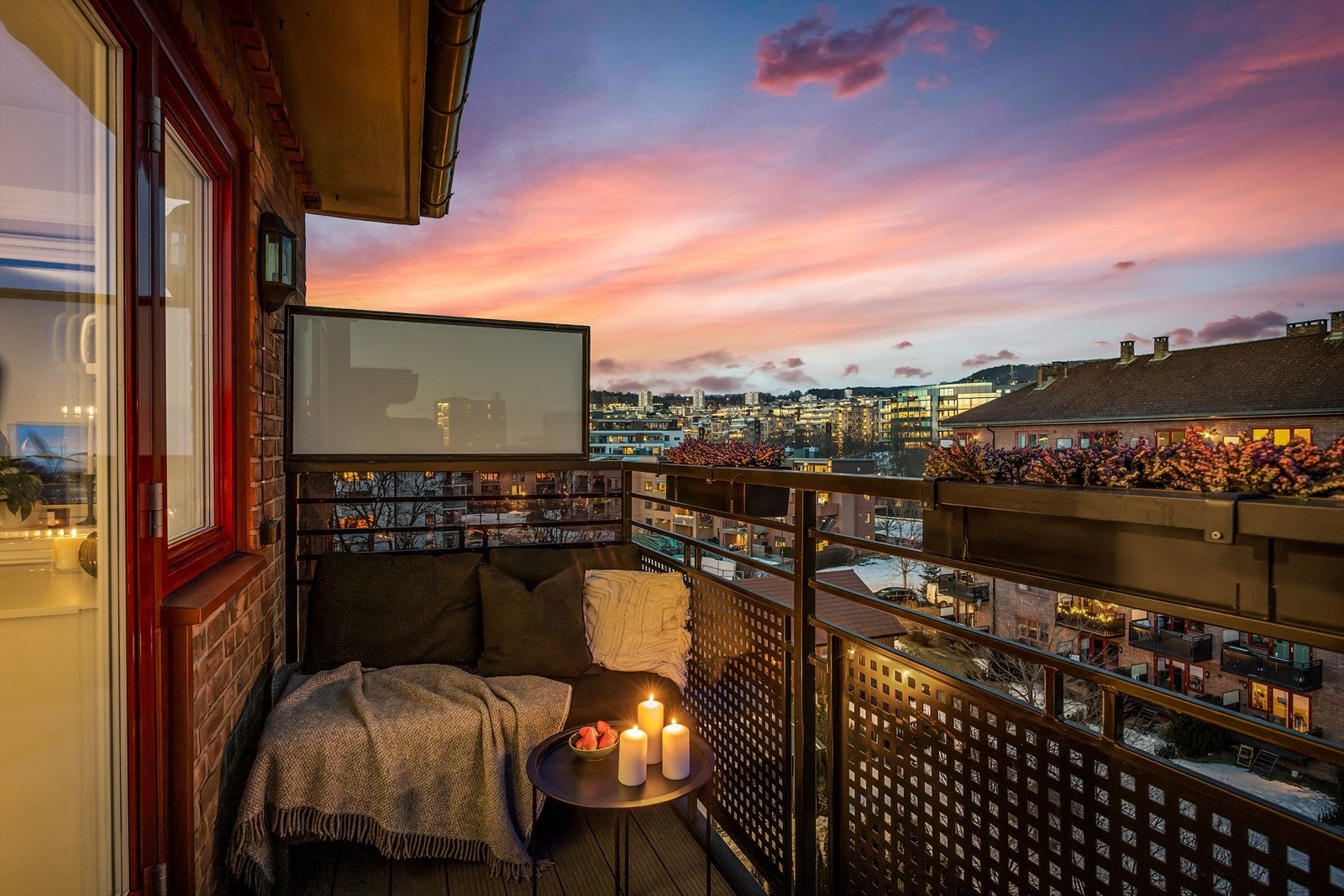 Leiligheten gir også en lun og hyggelig stemning på kveldstid. Galleribilde