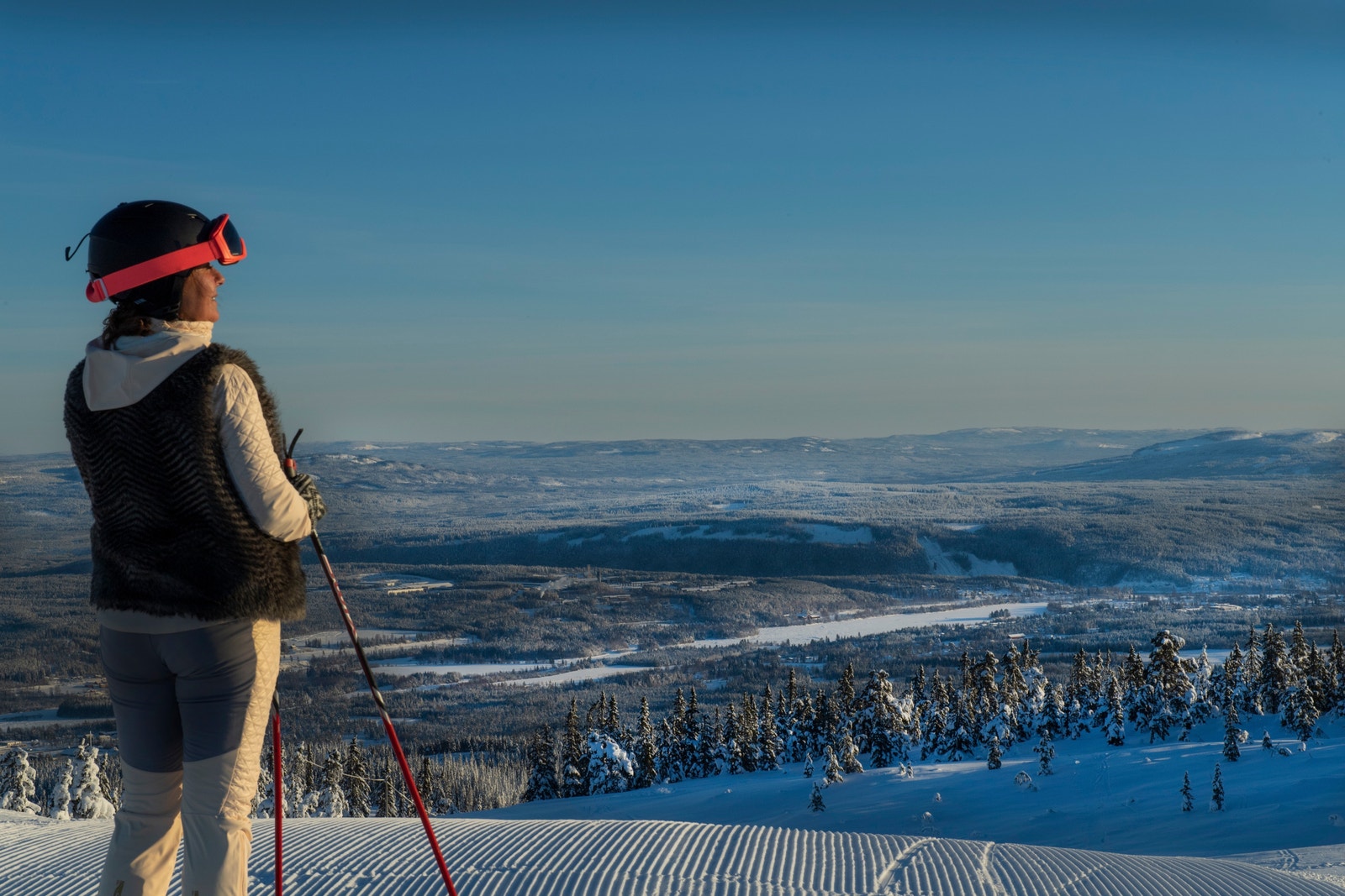Storslått utsikt i alpinbakken. Galleribilde