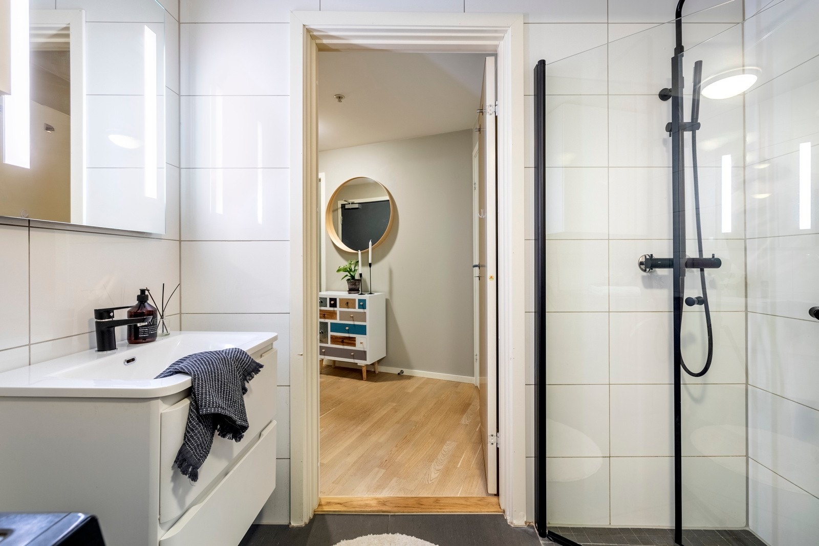 Badet ligger praktisk plassert i tilknytning til entréen Galleribilde