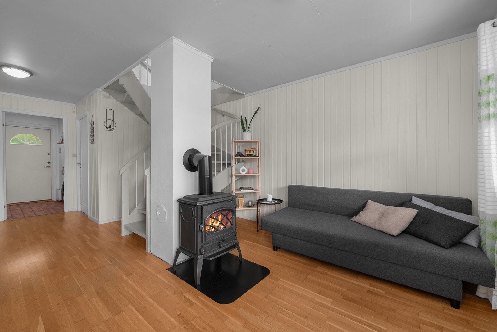 Her er det vedovn og plass til sittegruppe Galleribilde