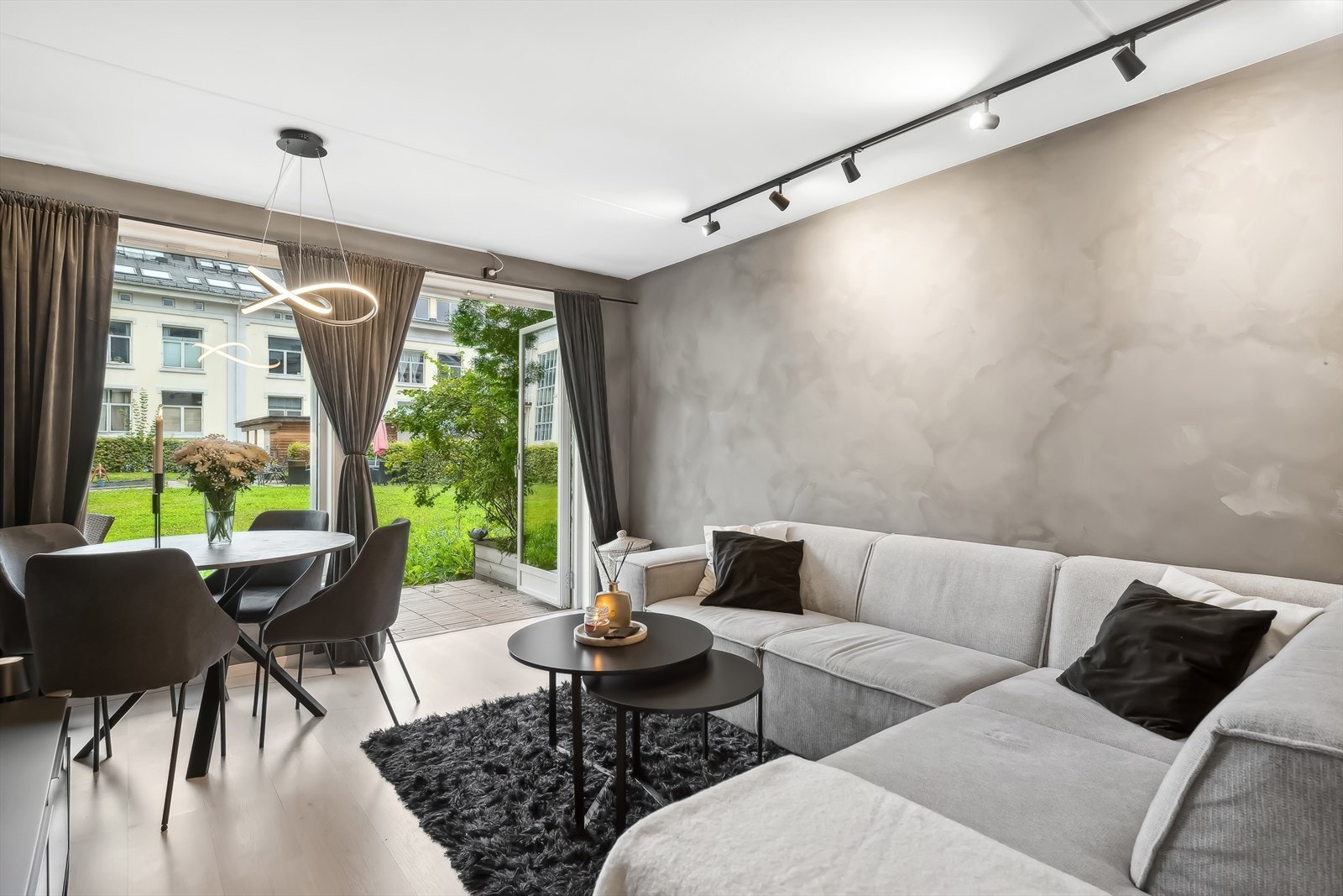 Velkommen til Strømsø torg 5E, en lekker og moderne leilighet med flott og sentral beliggenhet i Drammen. Galleribilde