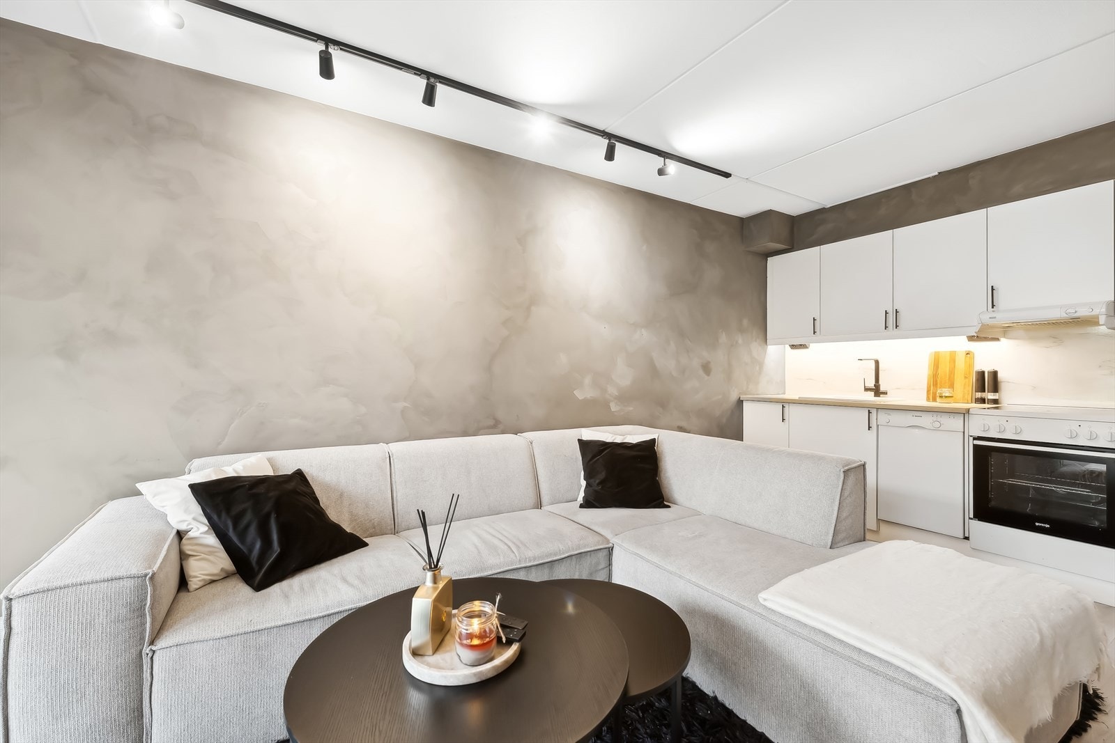 Det er montert praktisk smarthusstyring for lys i stuen. Galleribilde