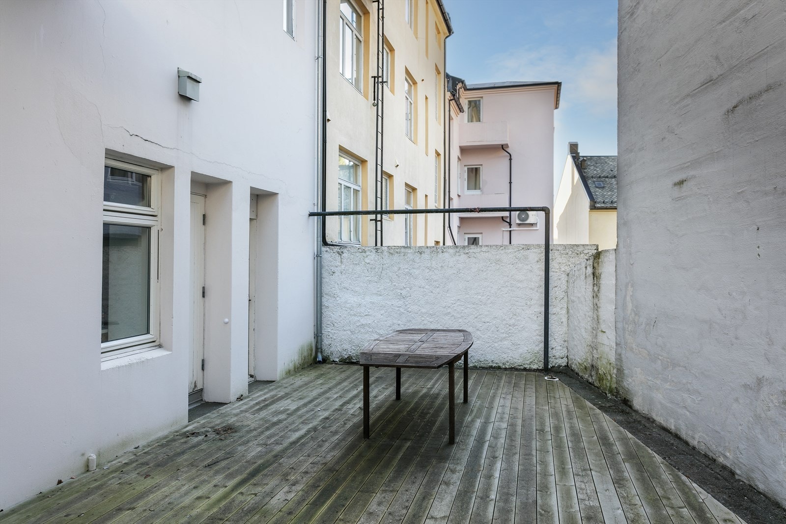 Tilordnet uteplass som er til felles bruk for beboerne. Galleribilde