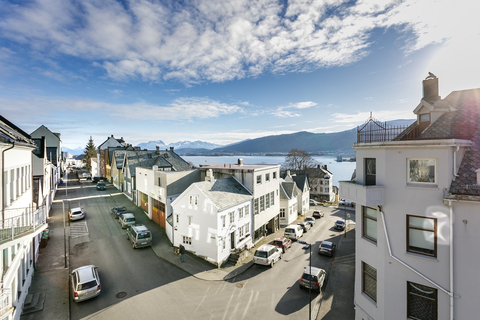 Rolig og stille nabolag i nærheten av sentrumskjernen og bare et steinkast fra sjøen. Galleribilde