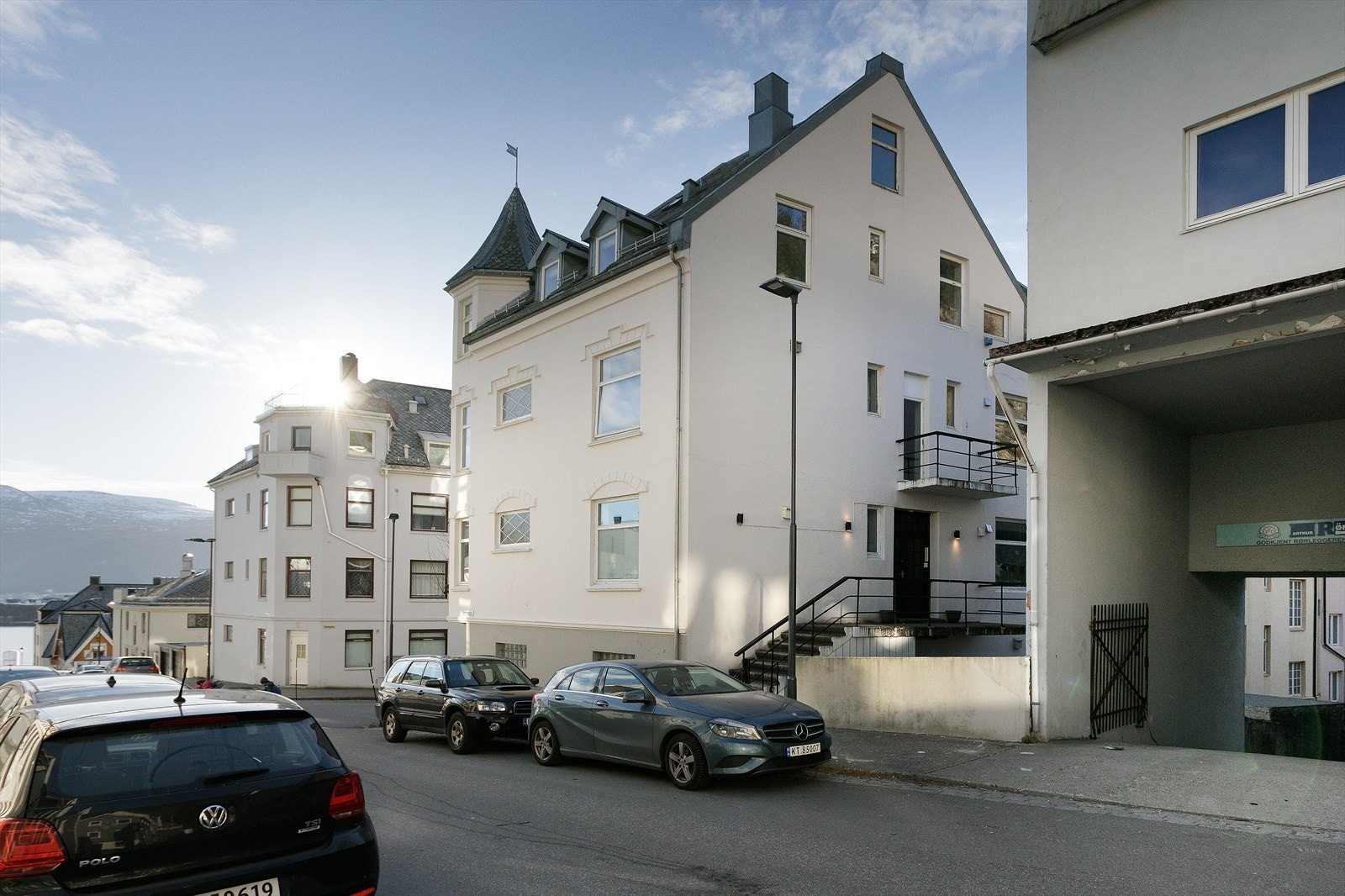 Kort gåavstand til Ålesund storsenter, Kiwi, Bybadet og Mudo Gym. Galleribilde