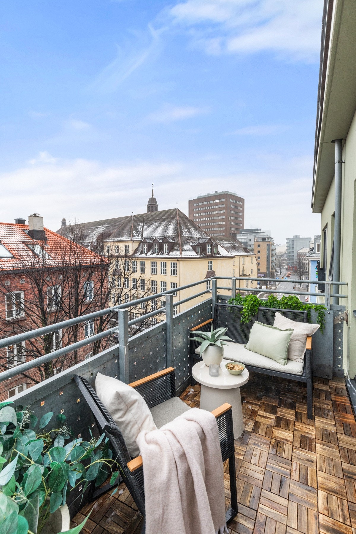 Fra balkongen har du også noe utsyn over nærområdet Galleribilde