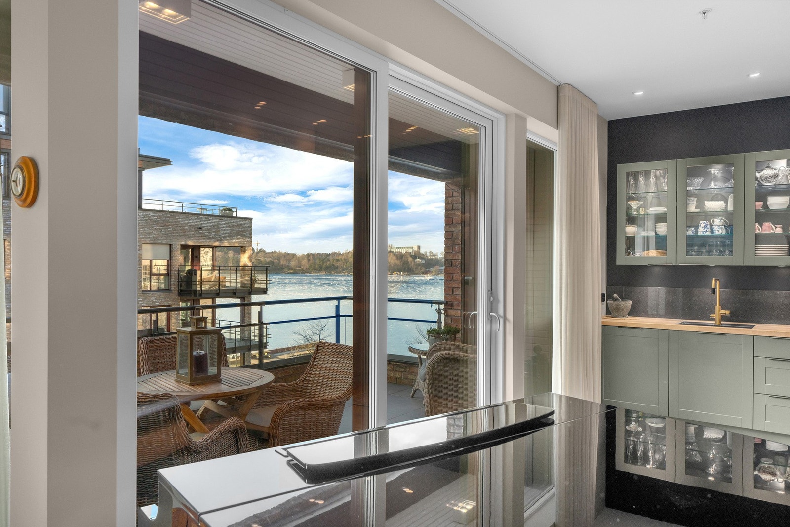 En påkostet og gjennomgående 4-roms leilighet. Galleribilde