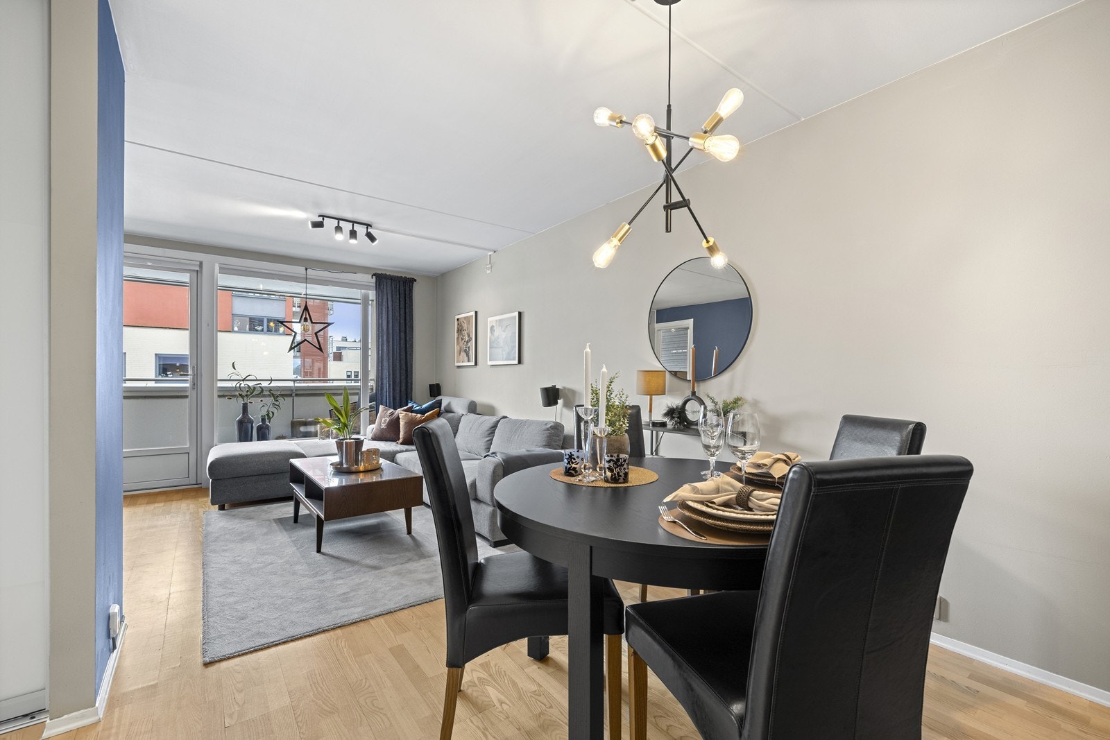 Spisestue hvor venner og familie kan samles. Galleribilde