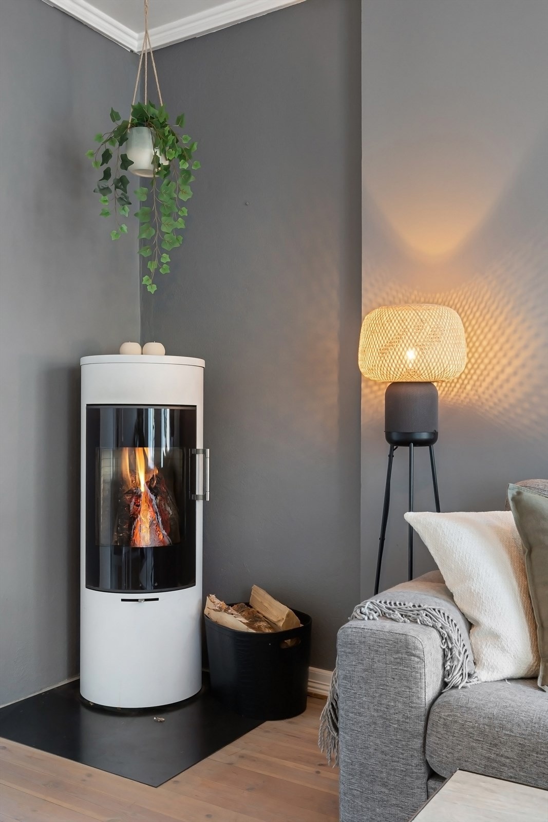 Koselig peis som varmer godt og skaper en lun atmosfære. Galleribilde