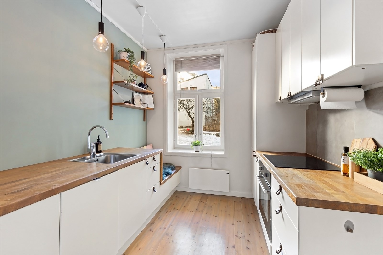 Caroline Leirflaten ved Nordvik Bygdøy Allé har gleden av å presentere en lys og tiltalende andelsleilighet med populær beliggenhet på Øvre Grünerløkka! Galleribilde