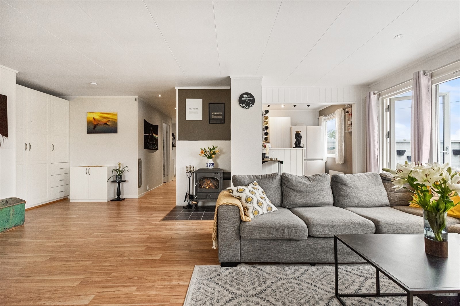 Stue og kjøkken, samt hall. Galleribilde