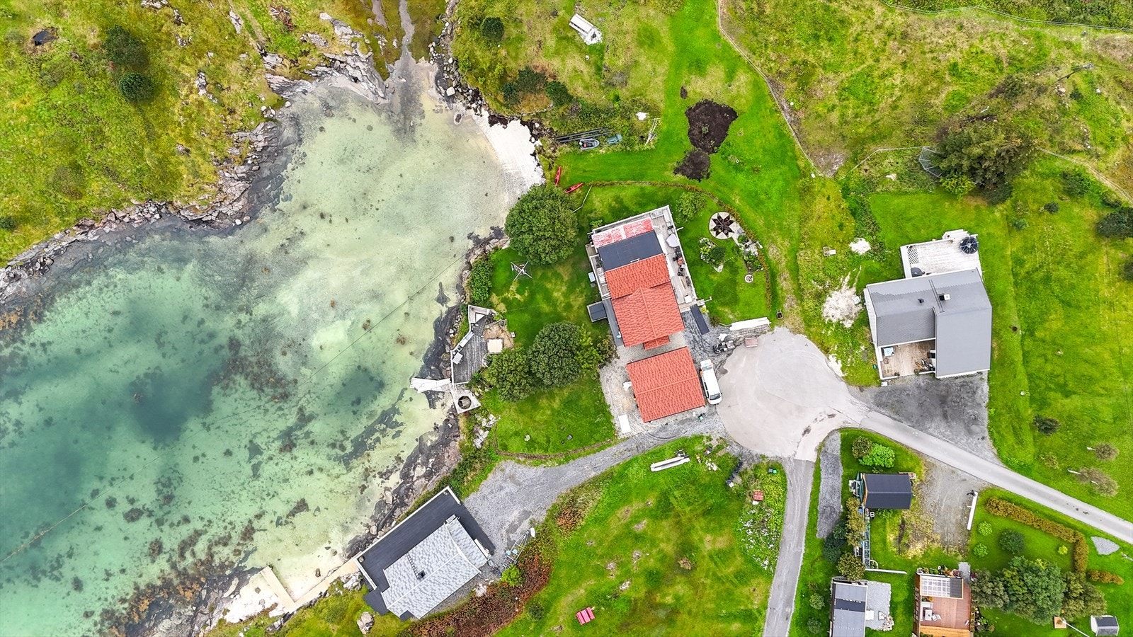 Rett ned mot eiendommen(litt til høyre) Galleribilde