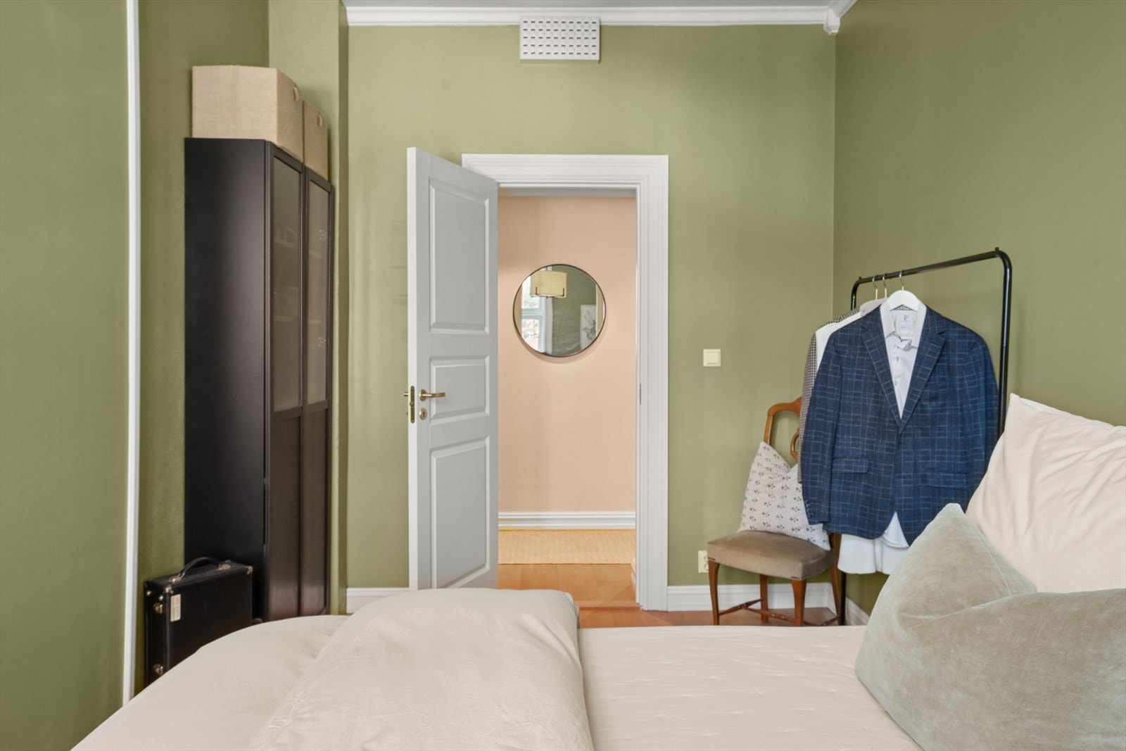 Det er inkludert varmtvann i fellesutgiftene, noe som gir deg mer forutsigbare boutgifter. Galleribilde