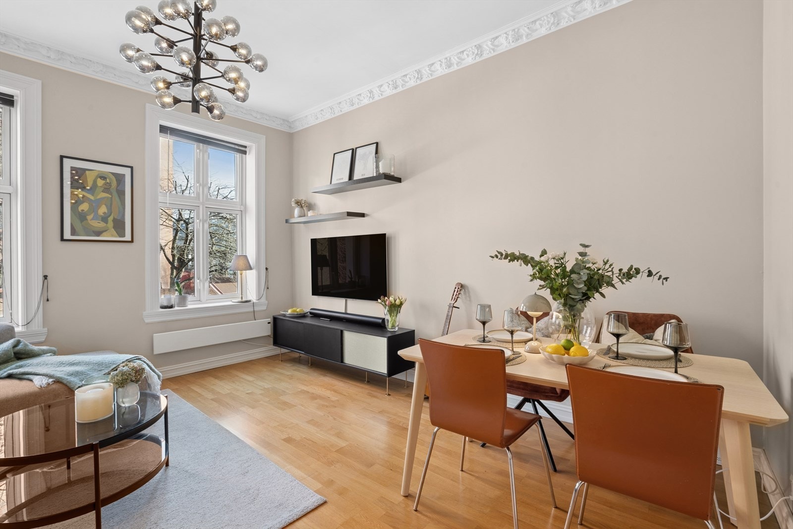 Hele leiligheten er malt i senere tid i behagelige fargetoner. Galleribilde