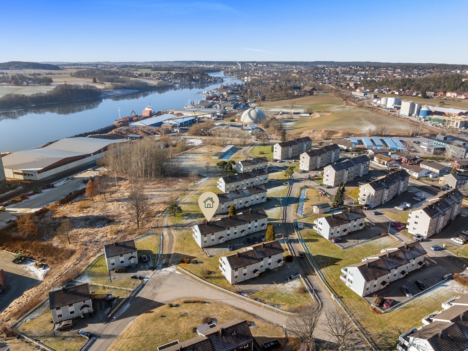 Store grøntarealer setter sitt positive preg på nabolaget, som i sin helhet har et tilbaketrukket preg. Galleribilde