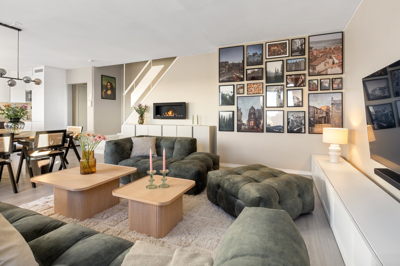 Leiligheten ligger høyt og fritt i byggets 10.etasje (med heisadkomst). Galleribilde