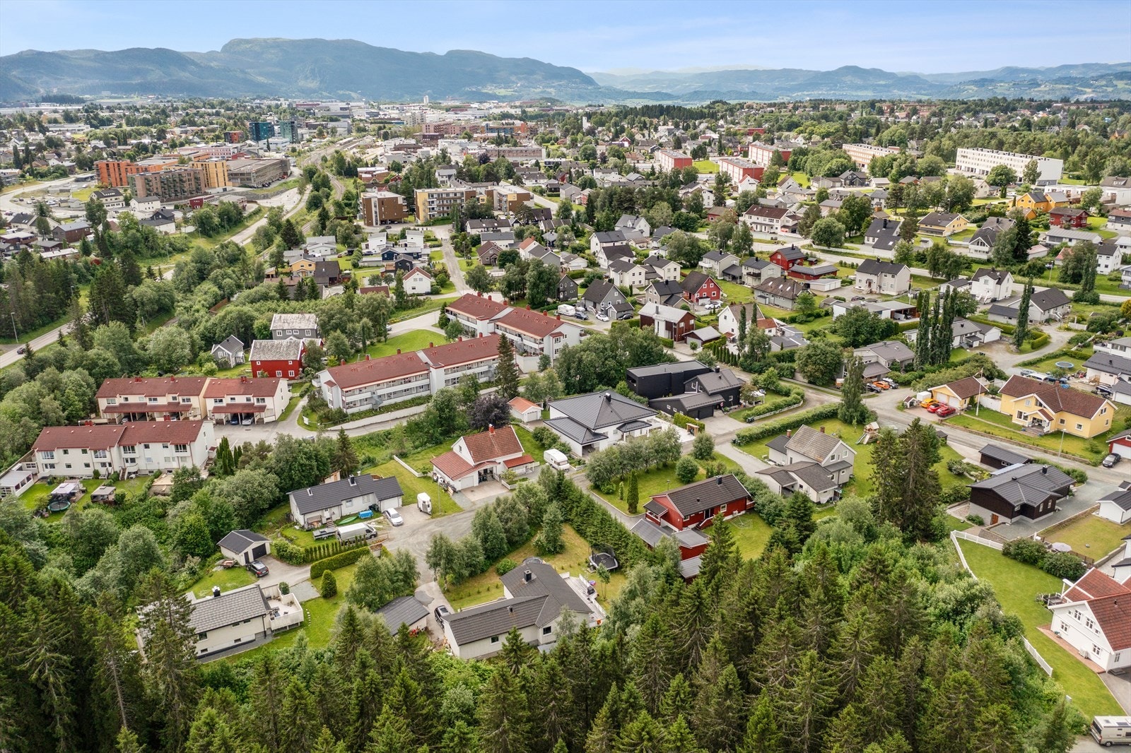 Oversiktsbilde mot Heimdal sentrum Galleribilde