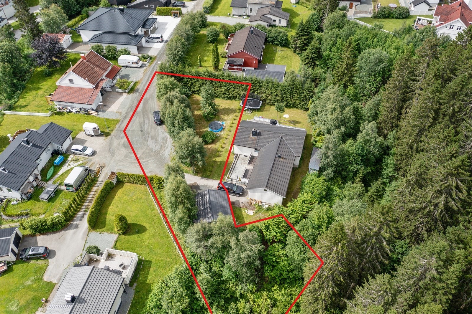 Familievennlig beliggenhet helt i enden av rolig blindvei Galleribilde