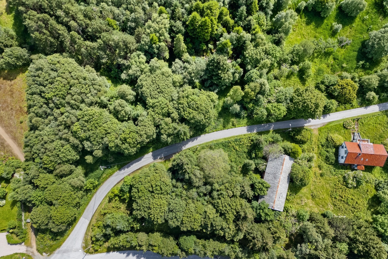 Eiendommen består i alt av 6 teiger, hvorav hovedhuset er plassert på den største teigen på Ytterland. Galleribilde