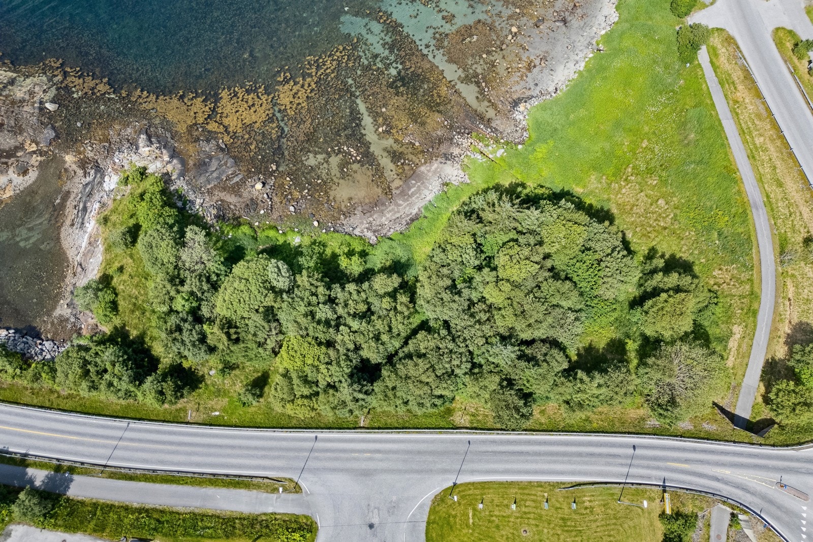 Dronebilde fra nærområdet og teiger. Galleribilde