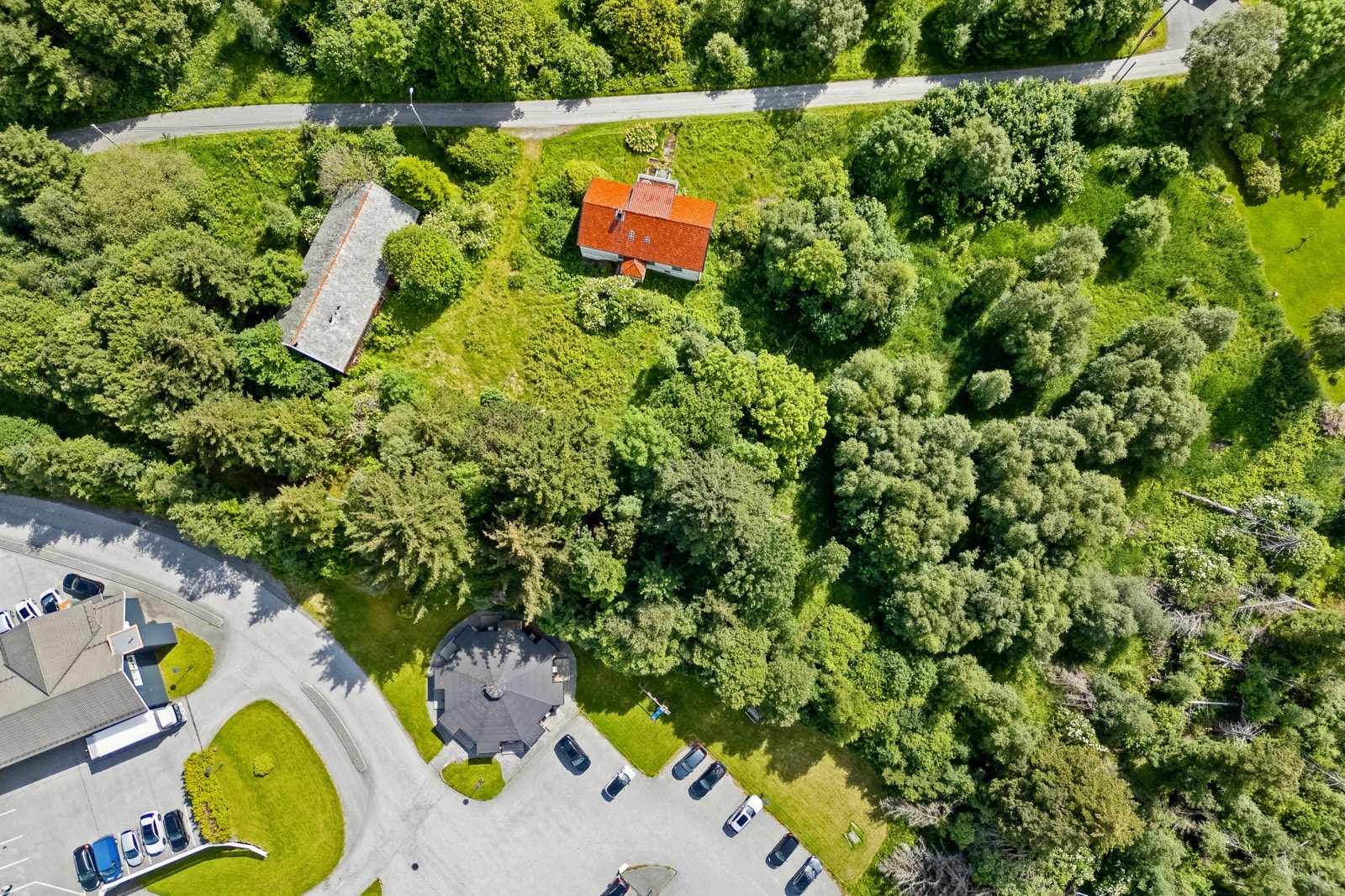 Teigen rundt dagens hovedhus er på ca. 26 mål og er i hovedsak regulert til bolig, og en mindre del ned mot Ytterlandshamna er avsatt til næring. Galleribilde